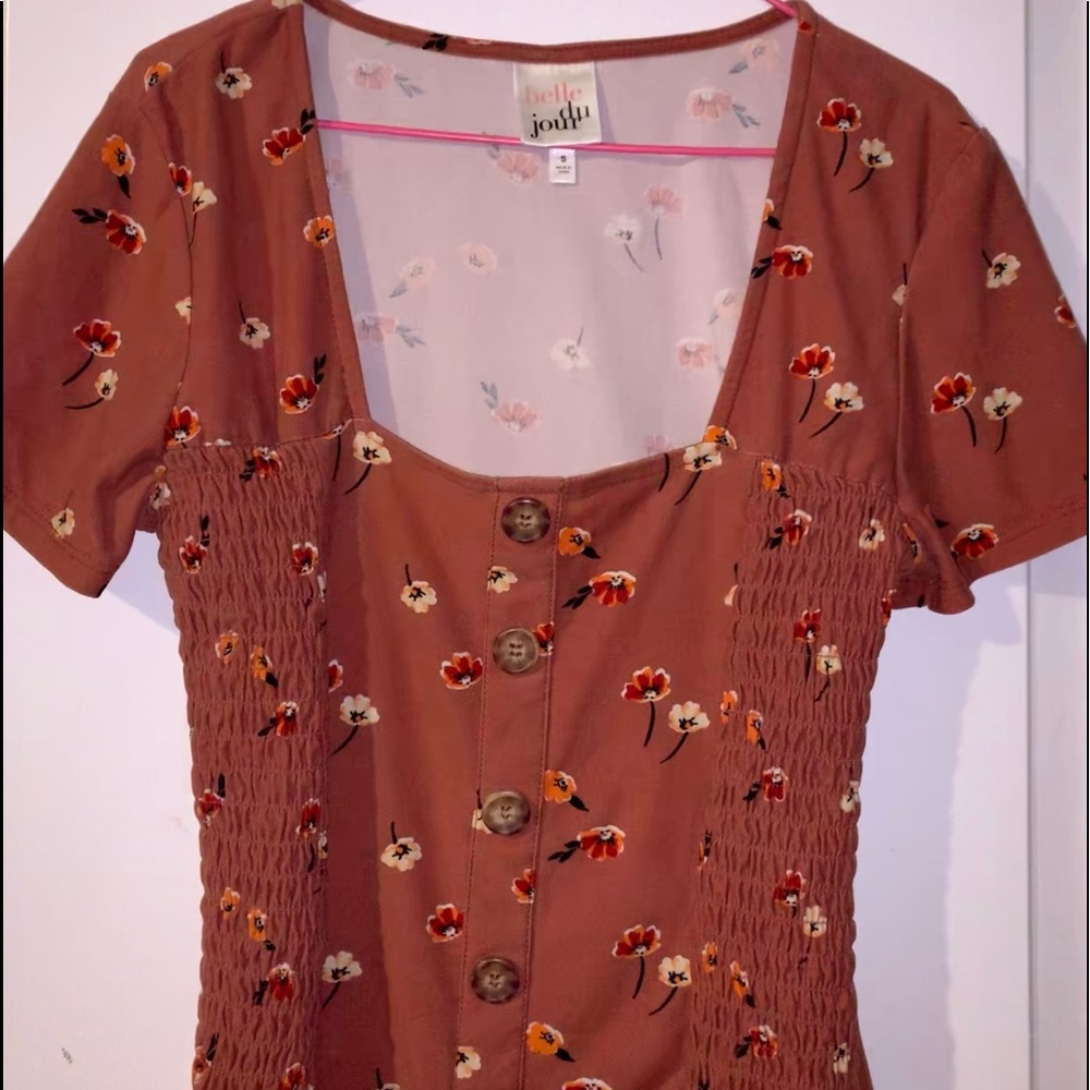 Square-neck floral top!